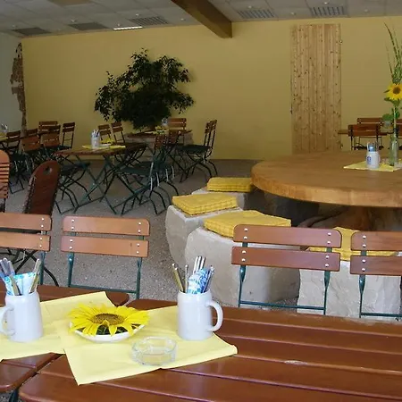 Landgasthof Zum Wolfsberg 2*